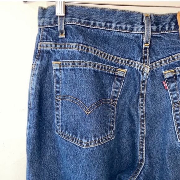 Vintage Classic 550 tapered Levi’s dark wash jeans - Picture 4 of 14